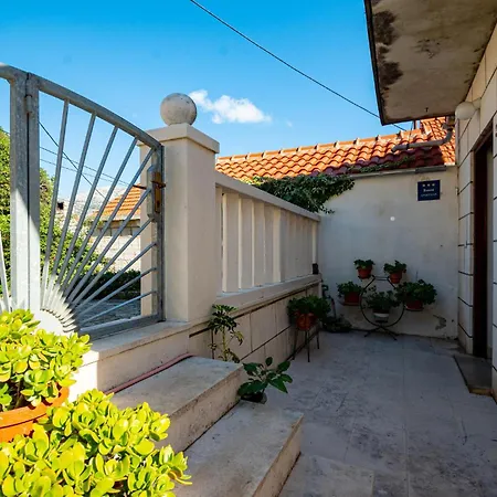 1 Bedroom Beautiful In Сasa de vacaciones