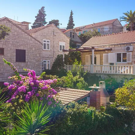 Vikendica 1 Bedroom Beautiful In Korcula Town