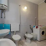 1 Bedroom Beautiful In Holiday home *